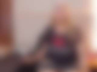 Live cam show with Queen - White on Camversity | colombia
