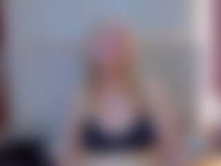 Live cam show with Queen - Green Eyes on CamSextacy