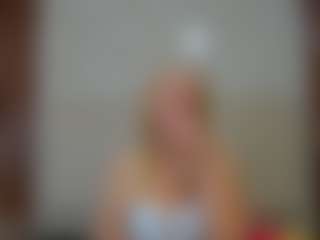 Live cam show with Queen - Large Tits on live18s.com