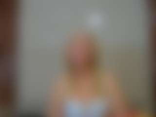 Live cam show with Queen - Green Eyes on googirlz