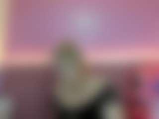 Live cam show with Queen - Brown Eyes on madthumbs