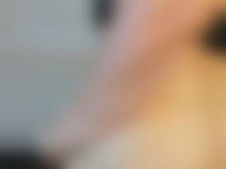 Live cam show with Queen - Brown Eyes on livesuperchat.net