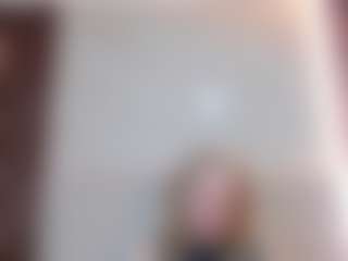 Live cam show with Queen - White on StripNow | colombia