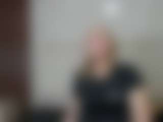 Live cam show with Queen Star - Brown Eyes on SpunkLive