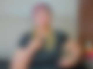 Live cam show with Queen Star - Green Eyes on StripNow
