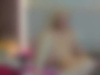 Live cam show with Queen Star - White on hotwifechat.live | colombia