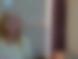 Live cam show with Queen Star - Spank on hotwifechat.live