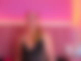 Live cam show with Queen Star - Brown Eyes on StripNow