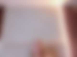 Live cam show with Queen Star - Brown Eyes on Camsoda