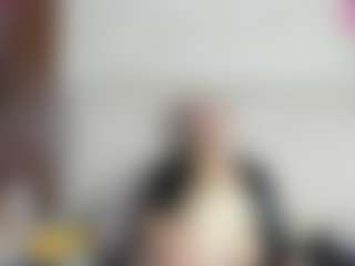 Live cam show with Queen Star - Spank on Camsoda