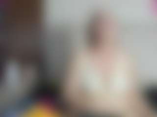 Live cam show with Queen Star - Orgasm on Camsoda