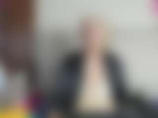 Live cam show with Queen Star - Small Tits on CamClone