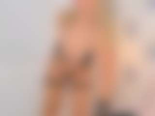 Live cam show with Mahiamontenegro - Blonde Hair on StripNow