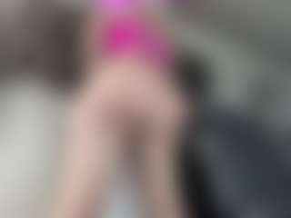 Live cam show with River Baby - Pornstar Amateur on Camsoda