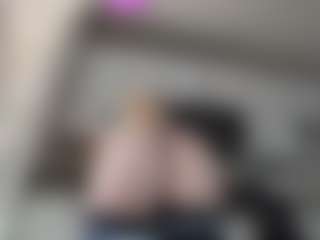 Live cam show with River Baby - Curvy Toys on xDating
