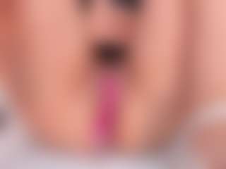 AmaraYasbel MILF webcam performer live streaming