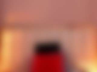 Live cam show with AnnaaBrooks - Petite MILF on Fit Hotties