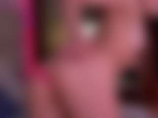 Live cam show with GwenAir - Green Eyes on SquirtSoMuch