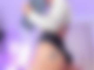 Live cam show with LioraVelvetC - Athletic Ebony on AdultVida.com