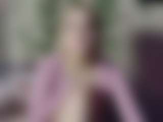 Show di cam dal vivo con MeganLora9 - Interactivetoy su Camsoda