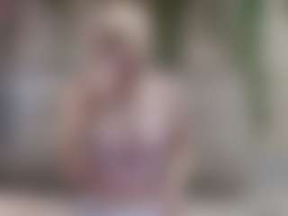 Live cam show with MeganLora9 - Teen (18+) on Camiplay Live