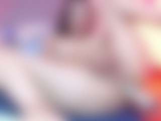 naya-10 MILF webcam performer live streaming