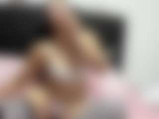 naya-10 MILF webcam performer live streaming