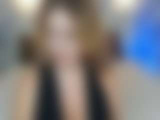Live cam show with Emily-Bliss - Blonde Hair on Dolls Live