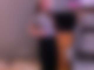 Live cam show with HerlindaVanvuren - Brown Eyes Brown Hair on Dare Cams