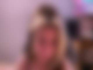 Live cam show with HerlindaVanvuren - Strip Brown Hair on TeamSkeetLive