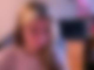 Live cam show with HerlindaVanvuren - College on Camsoda