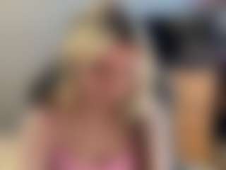 Live cam show with HerlindaVanvuren - Oil on Camsoda