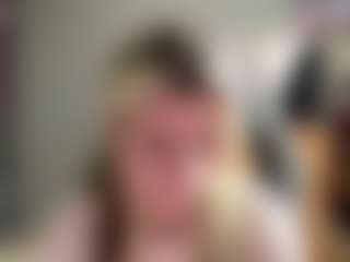 Live cam show with HerlindaVanvuren - Athletic Middle Aged on Mixed Magazine Live