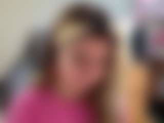 Live cam show with HerlindaVanvuren - Facial Piercings on Milfs Live