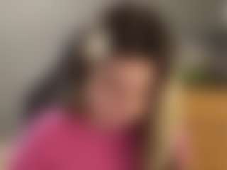 Live cam show with HerlindaVanvuren - College Brown Hair on xplaylive.com