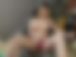 Live cam show with HerlindaVanvuren - Athletic Middle Aged on Camsoda
