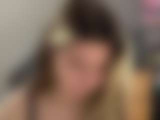 Live cam show with HerlindaVanvuren - College on https://playwithruby.com