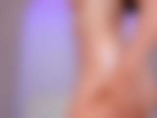 Live cam show with Lexiethompson - Average on Camsoda