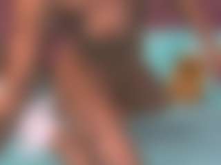 Live cam show with queendiabla - Skinny MILF on sexylive.show