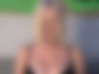 Live cam show with HienLeggans - Blue Eyes on SpankPalCams