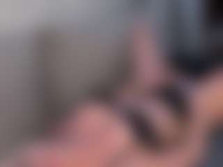 Live cam show with HienLeggans - Joi on hrnylive.com