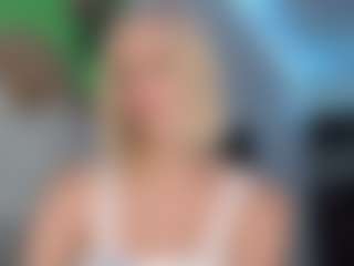 Live cam show with HienLeggans - Blonde Hair on Dare Cams