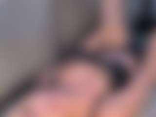 Live cam show with HienLeggans - Blue Eyes on Soda Cam