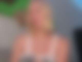 Live cam show with HienLeggans - Smoking on Camsoda