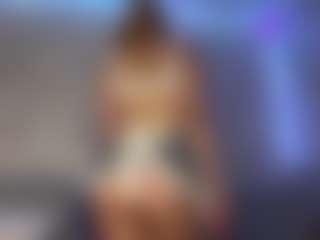 Live cam show with HienLeggans - Smoking on Dare Cams
