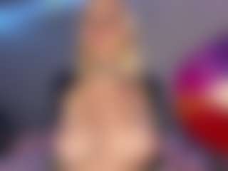 Live cam show with HienLeggans - Skinny on Camsoda