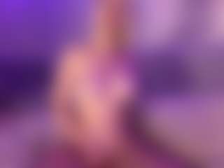 Live cam show with HienLeggans - Bedroom Big Tits on Camsoda