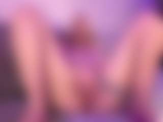Live cam show with HienLeggans - Smoking on Camsoda