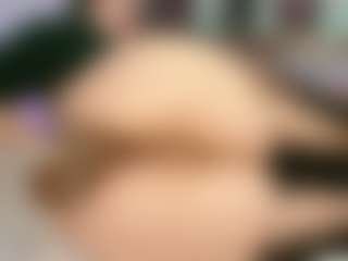 Live cam show with imyours01 - Fingering MILF on CamSextacy
