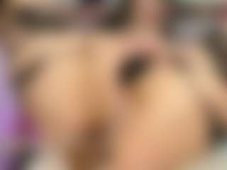 Live cam show with imyours01 - Flirt MILF on Camsoda
